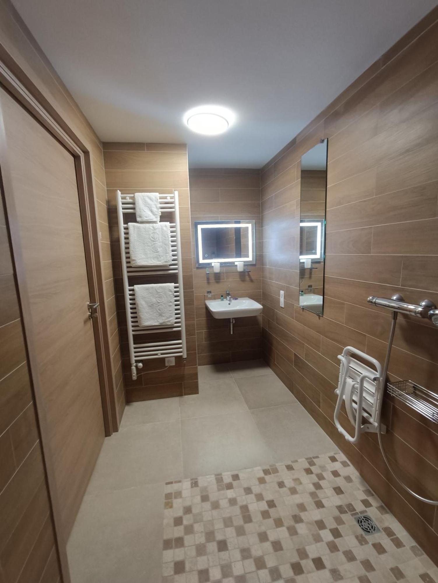 Hotel Le Beauregard Дивон ле Бен Екстериор снимка
